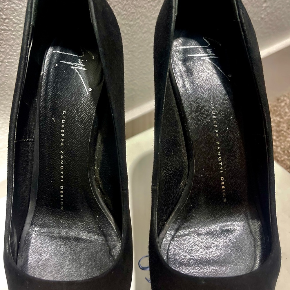 Giuseppe Zanotti.
platform 6,5 cm
insole 25 heels 15 cm - Picture 11 of 11